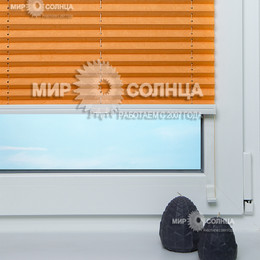 Жалюзи плиссе на пластиковые окна Краш перл цвет оранжевый
