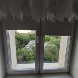 Кассетные рулонные шторы UNI на пластиковые окна Респект блэкаут цвет белый