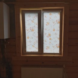 Кассетные рулонные шторы UNI на пластиковые окна Болгарская роза цвет оранжевый