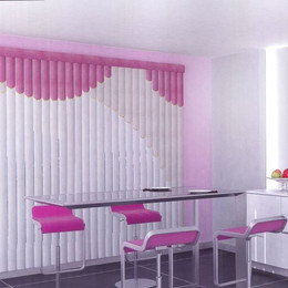 Вертикальные мультифактурные жалюзи Трехслойные бело-розовые для салона красоты